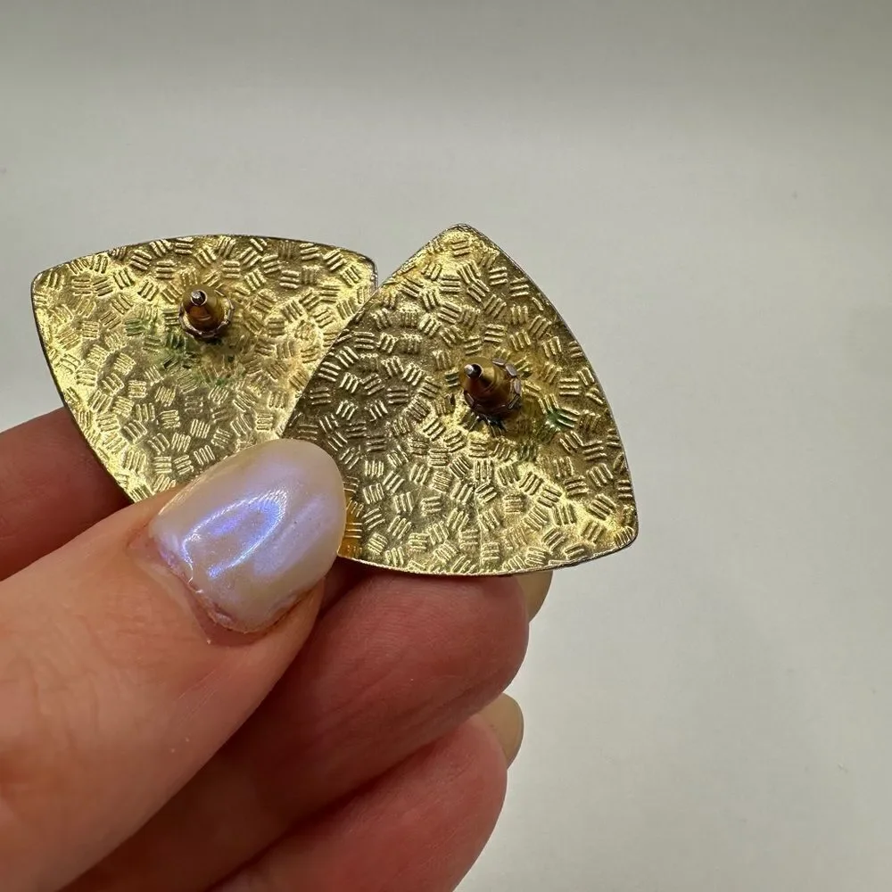 Stunning vintage trillion shaped Cloisonne white enamel with flowers‎ earrings!